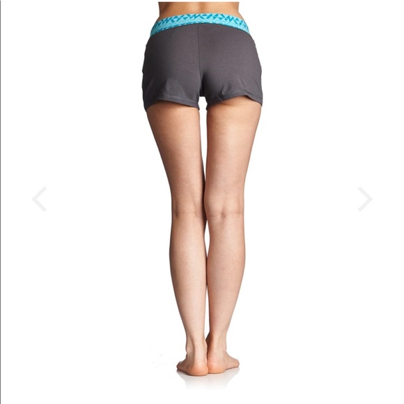 NWOT Affliction Womans Hampton Yoga Short - Picture 3 of 9